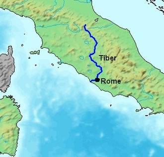 What is the name of the riverthat flows through the center of italy?