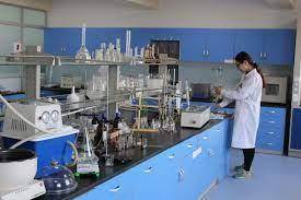 Which of the following is an advantage of conducting psychological research in a laboratory?  a- it