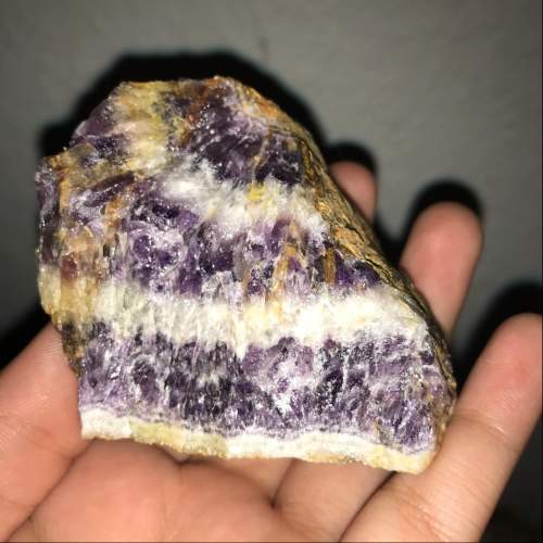 Does anybody know what kind of rock/ crystal this is because i can’t tell if this a amethyst in side