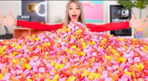 Giant starburst hugssssDid you guys see my new video