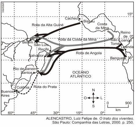 Observe, no mapa abaixo, as principais rotas de do tráfico negreiro para o Brasil. A esse respeito,