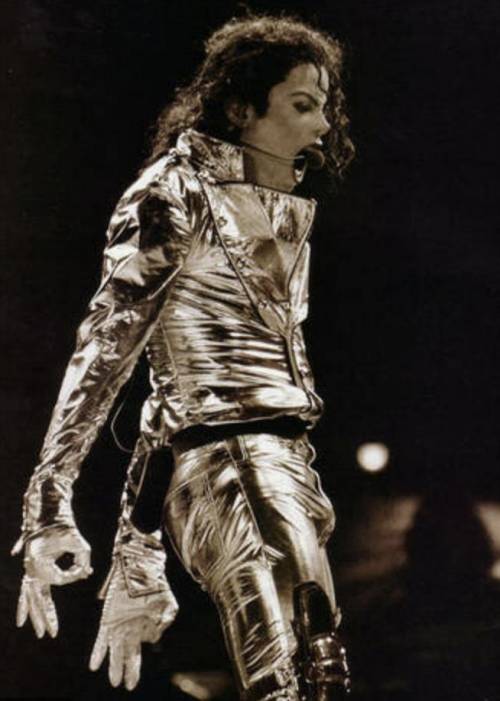 If you are a true MJ fan then you know why i'm going crazy over these pictures

only moonwalker wi