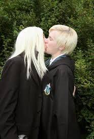 WHO THE FVK WOULD EVEN ALOW THIS IN OUR DAMM WORLD!! Lucuis x Draco *gags*