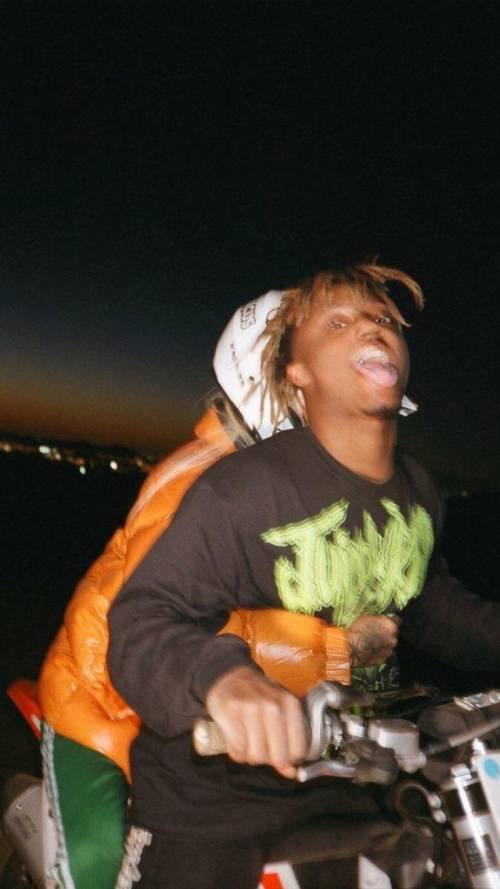 Daily juice wrld picture!!<3