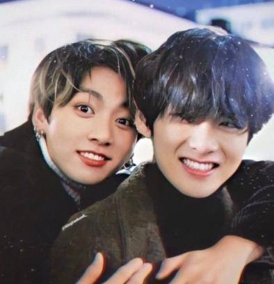Oml look at taekook so cute my heart is on fire
im jelly :'(