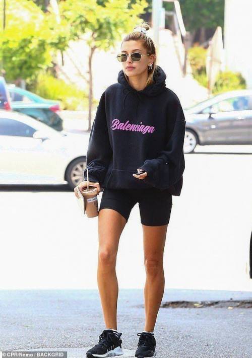 Which is your favourite Hailey shorts style?

choose any 6 looks of Hailey that u look the most ple
