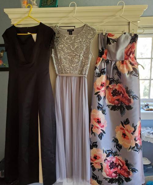 Y'all, which dress should I wear to this formal dance coming up? It's starry night-themed (gold and