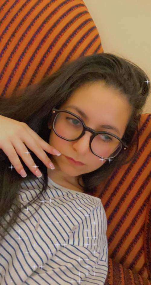 What do u think of my fake nails? Lol and also r a t e m e