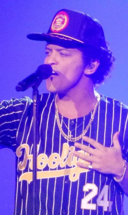 I need to know how old was Bruno Mars in 2008 and a picture please, you will get branliest answer